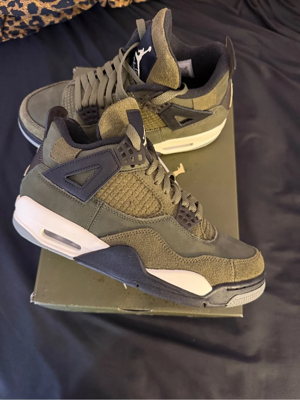 Air Jordan 4 Retro Craft Olive Men's 7 / Women's 8.5